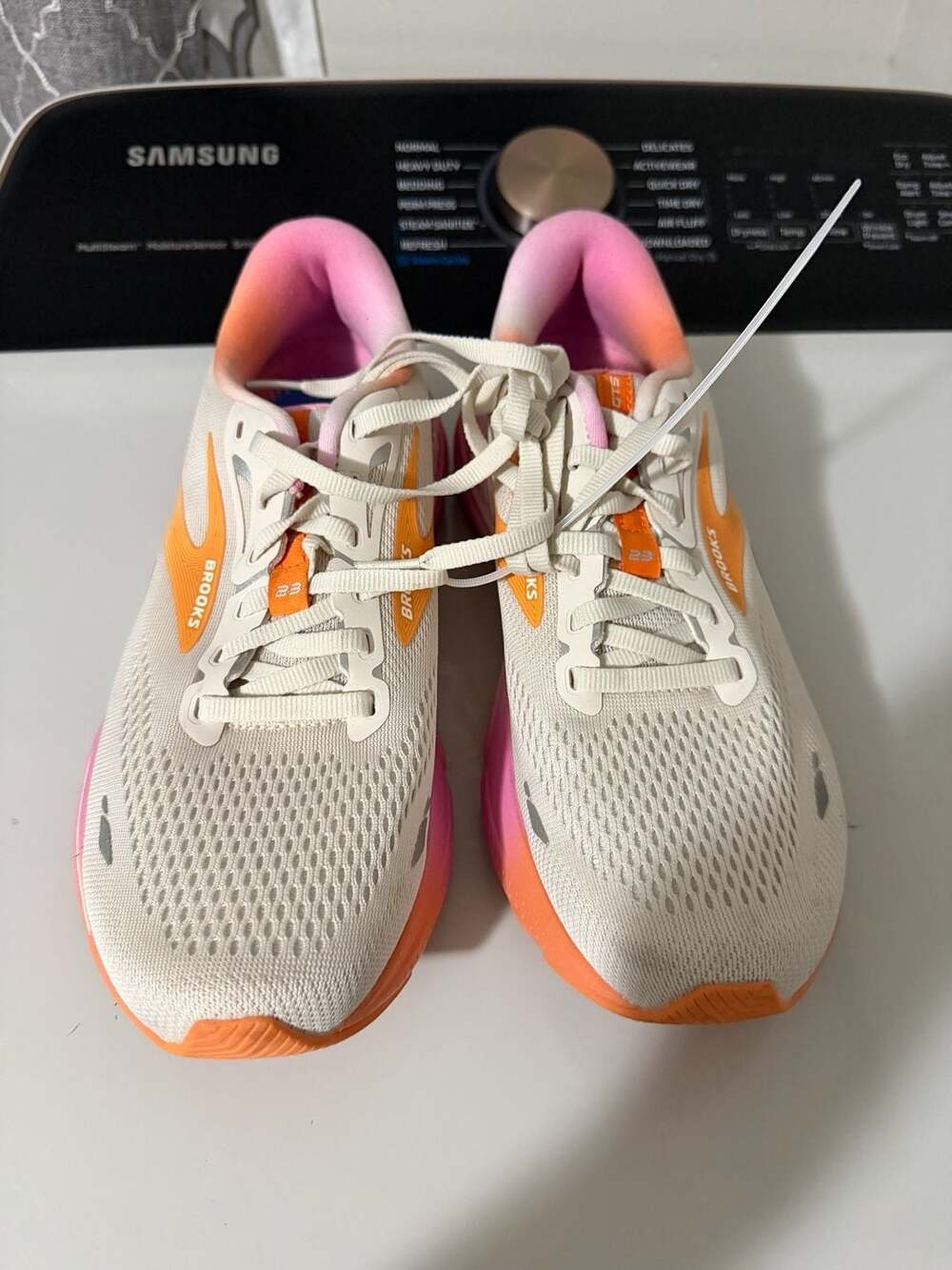 Brooks Women's Adrenaline GTS 23 Running Shoes,
Size 10.5 - Picture 2 of 6
